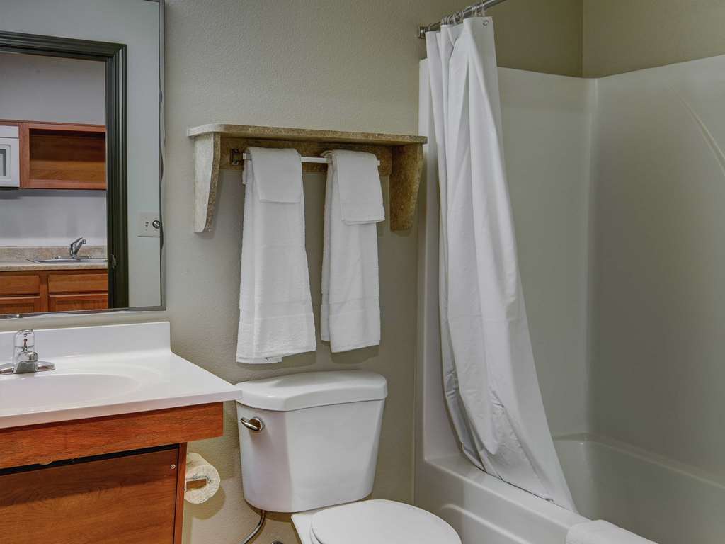 Woodspring Suites Springfield Room photo